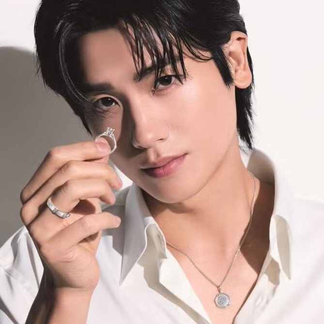 Behind-the-scenes cut of Park Hyungsik