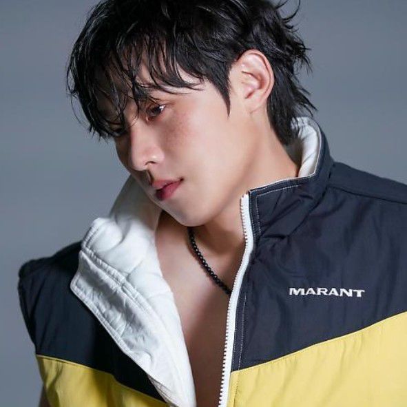Behind-the-scenes cut of Kim Sungcheol