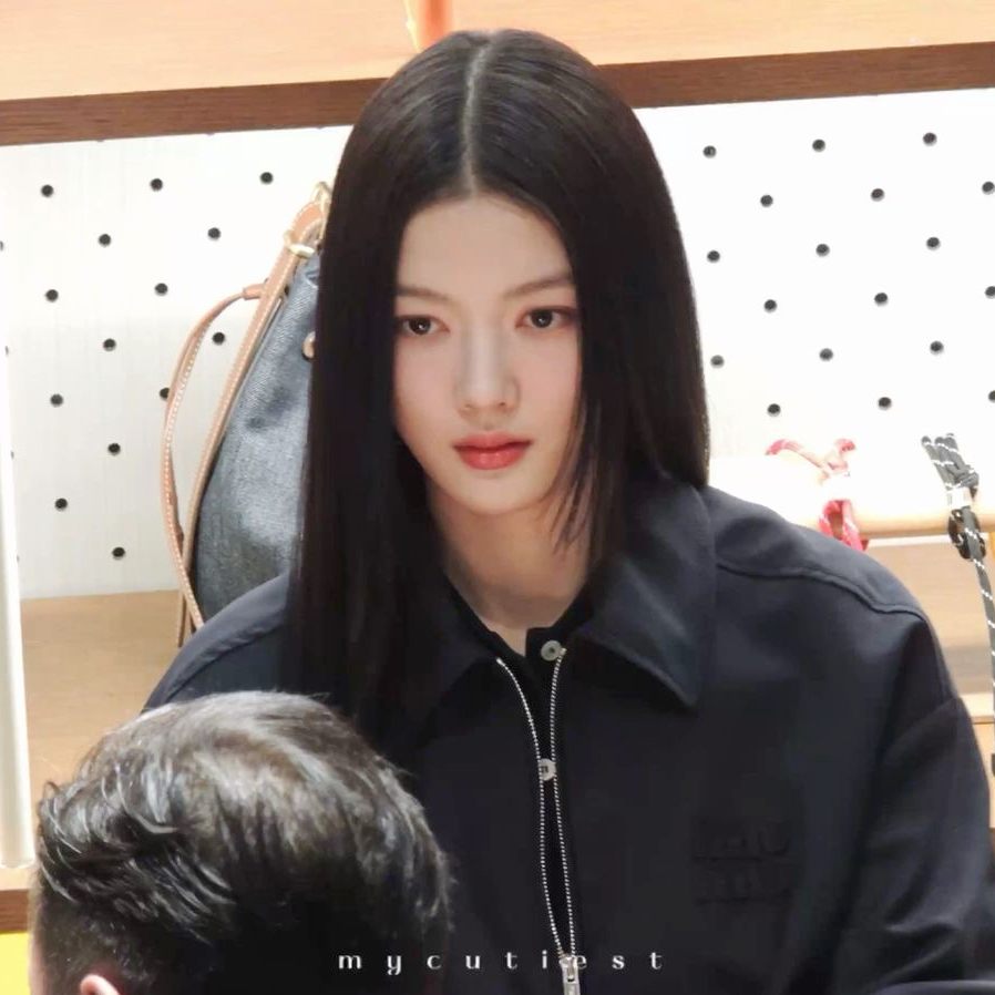 Behind-the-scenes cut of Kim Youjung