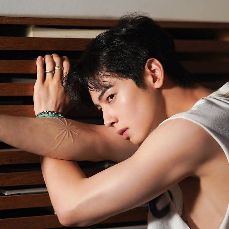 Latest photo of Cha Eunwoo