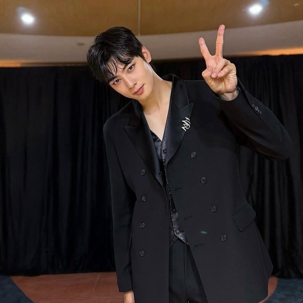 Latest photo of Cha Eunwoo