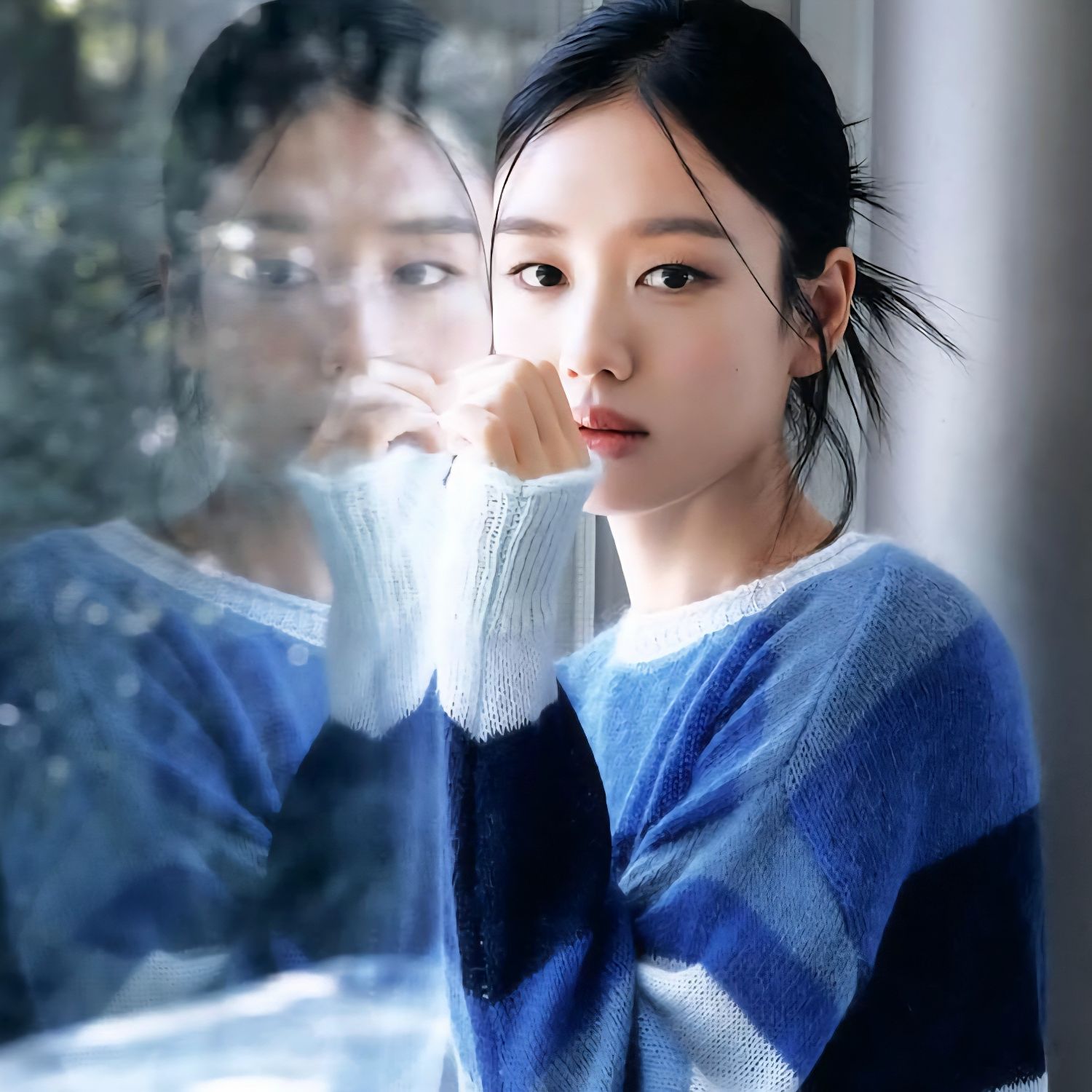 Behind-the-scenes cut of Ahn Eunjin