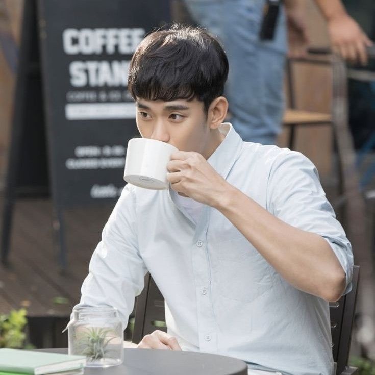 Foto kegiatan terbaru dari Kim Soohyun