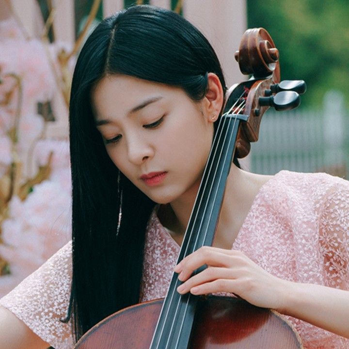 Behind-the-scenes cut of Seol Inah