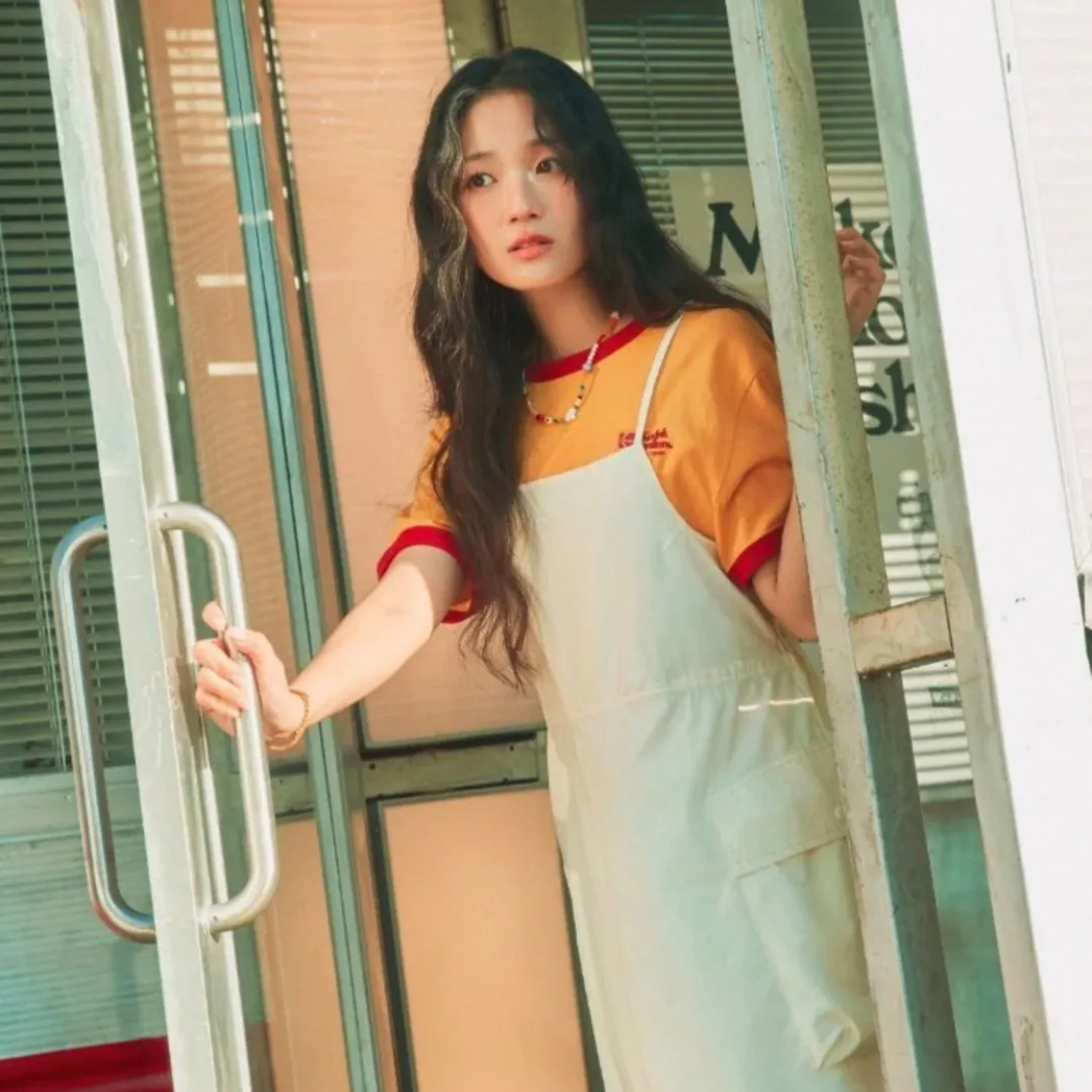 Behind-the-scenes cut of Kim Hyeyoon