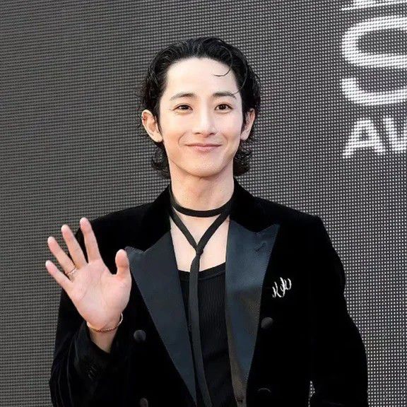 Behind-the-scenes cut of Lee Soohyuk