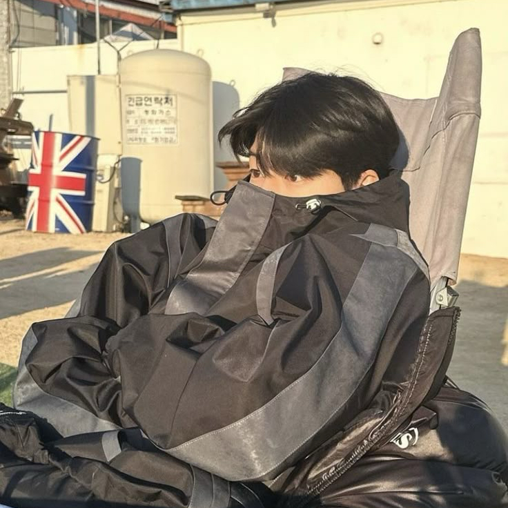 Behind-the-scenes cut of Hong Mingi