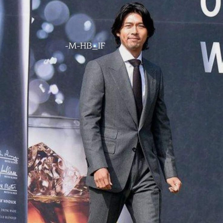 Momen yang diabadikan oleh penggemar Hyun Bin