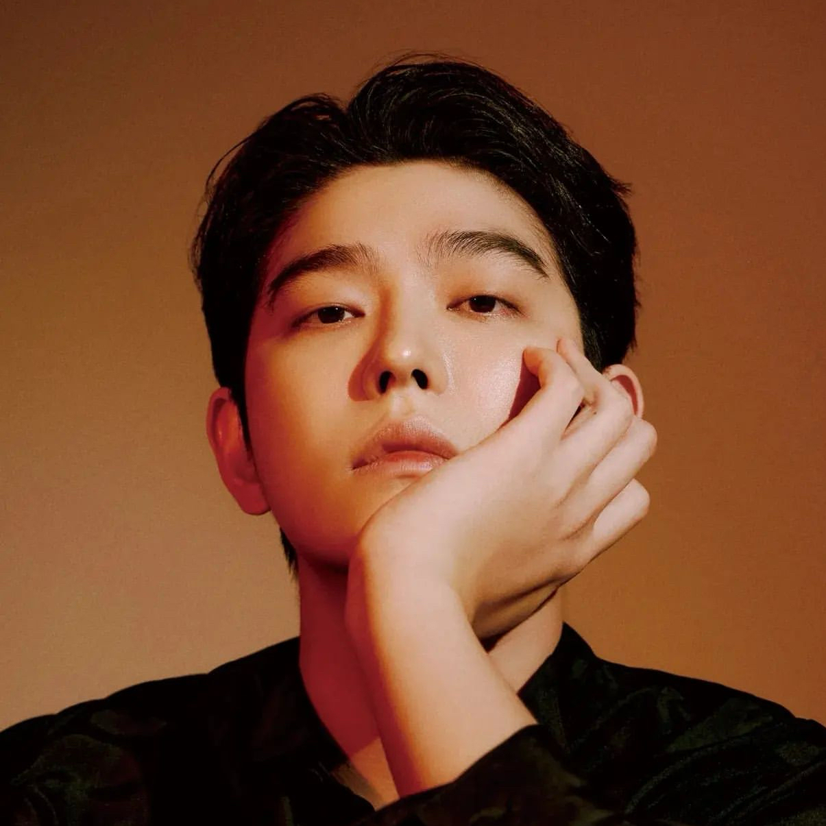 A moment captured by a fan of Yoon Kyunsang