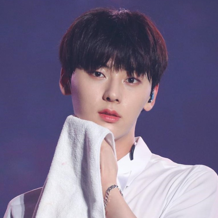 Behind-the-scenes cut of Hwang Minhyun