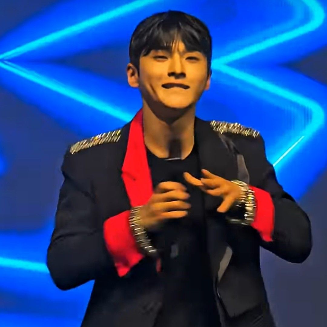 A moment captured by a fan of Seong Ri