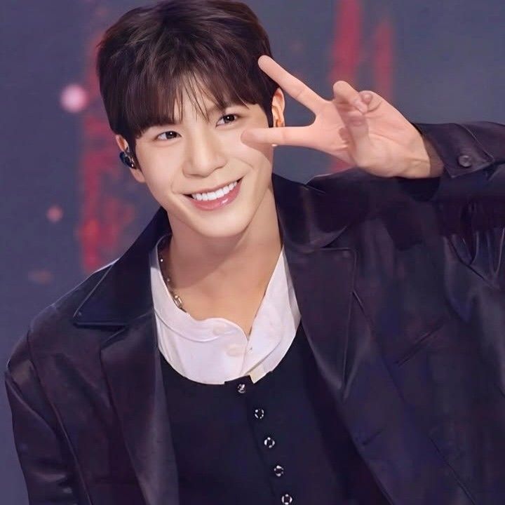 Behind-the-scenes cut of Jeong Dongwon