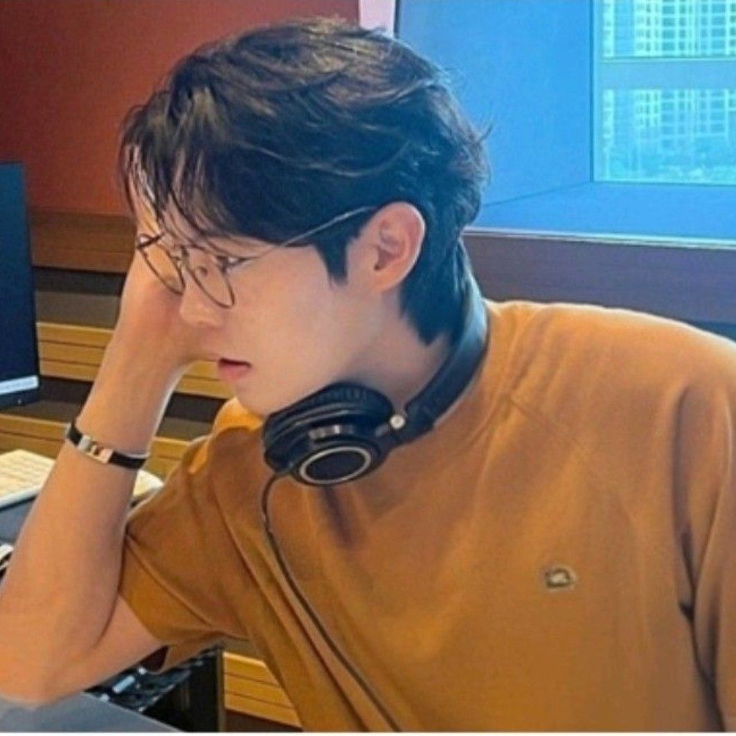 A moment captured by a fan of Son Taejin