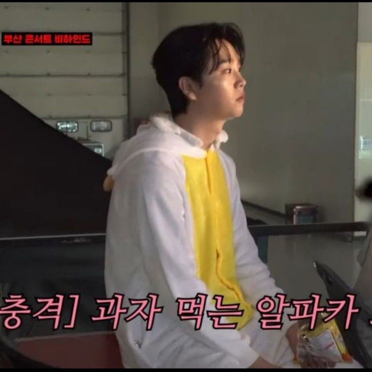 A moment captured by a fan of Song Minjun