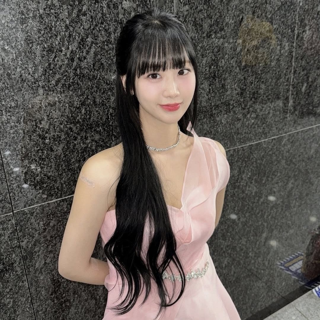 Behind-the-scenes cut of Kang Hyeyeon