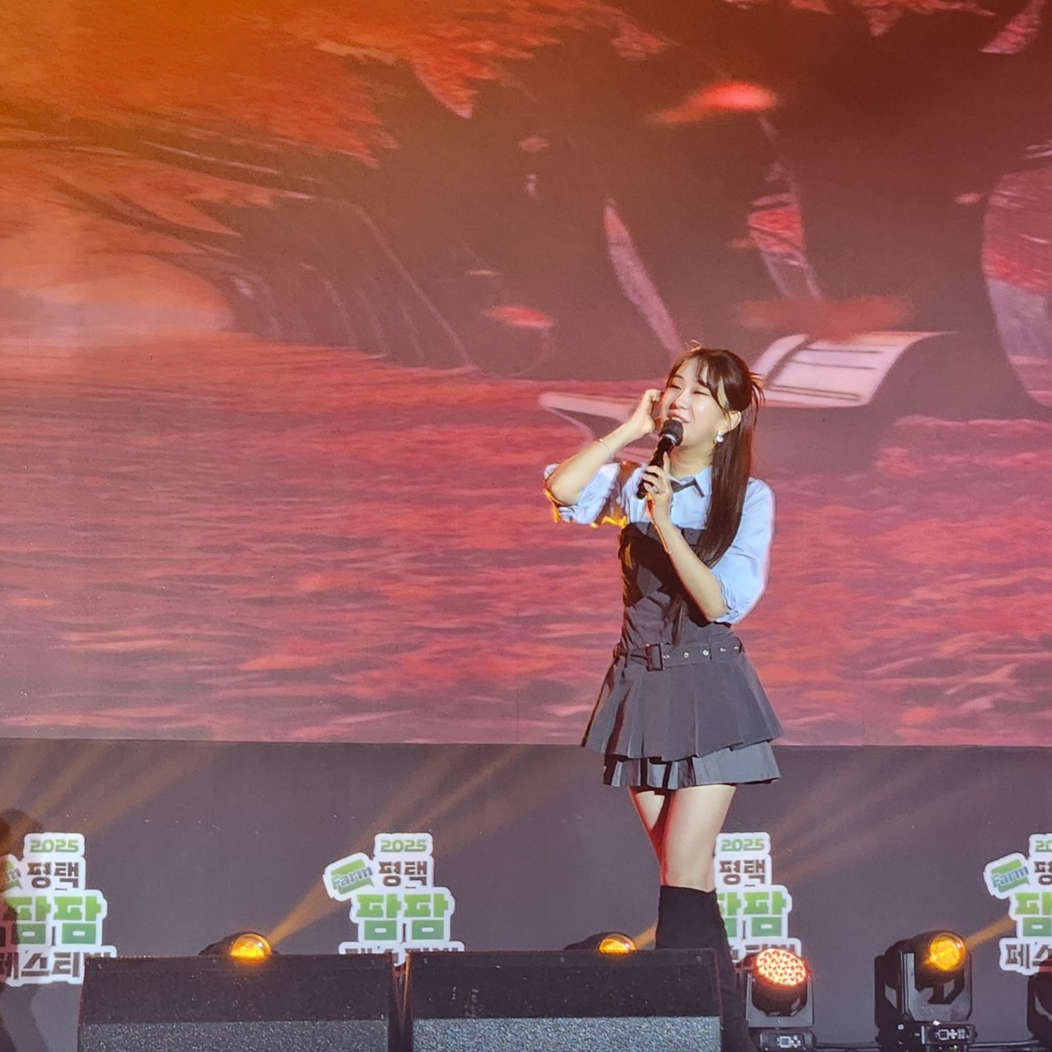 Behind-the-scenes cut of Jeon Yujin