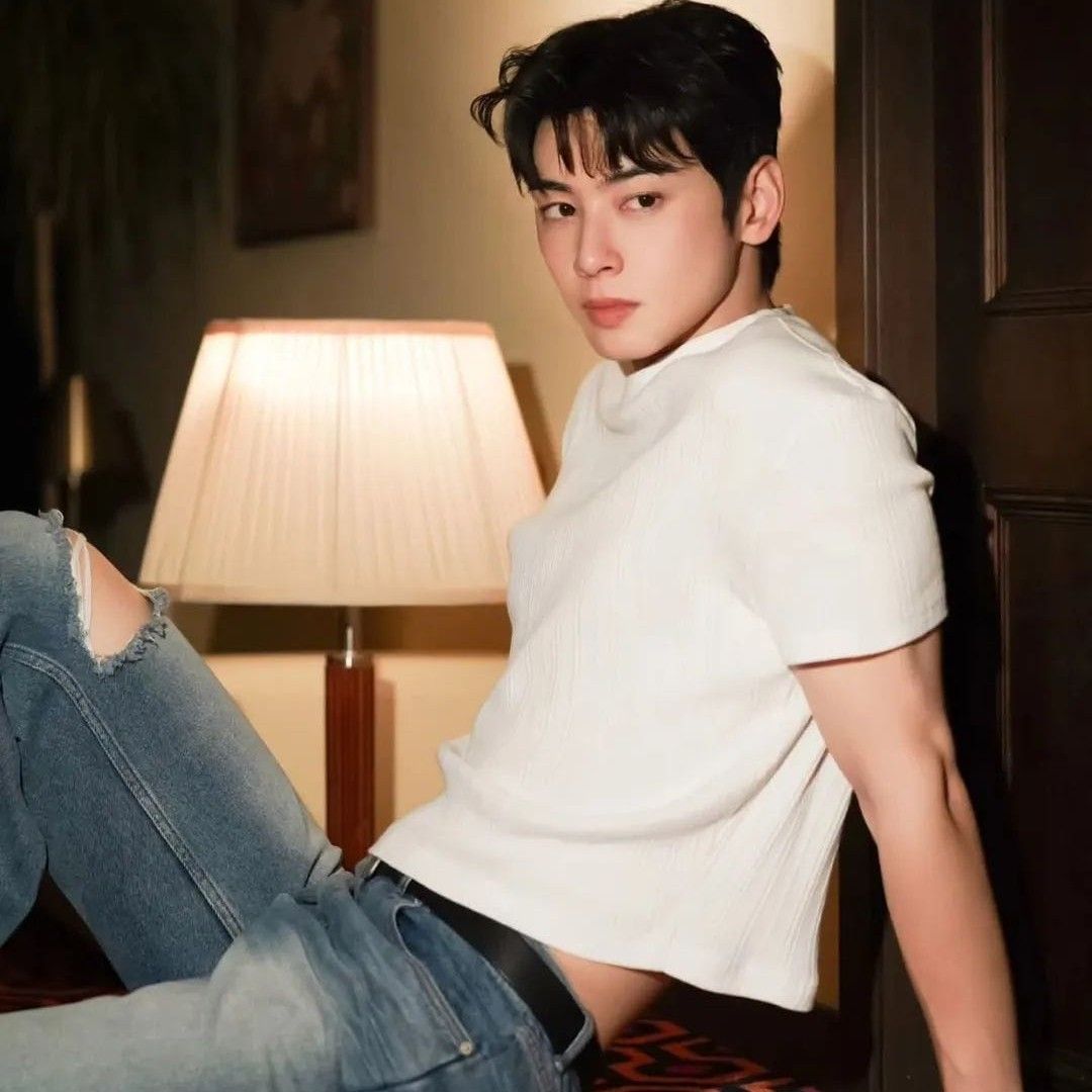 Recent activity shot of Cha Eunwoo