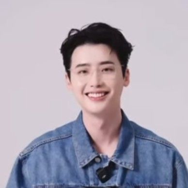 Recent activity shot of Lee Jongsuk