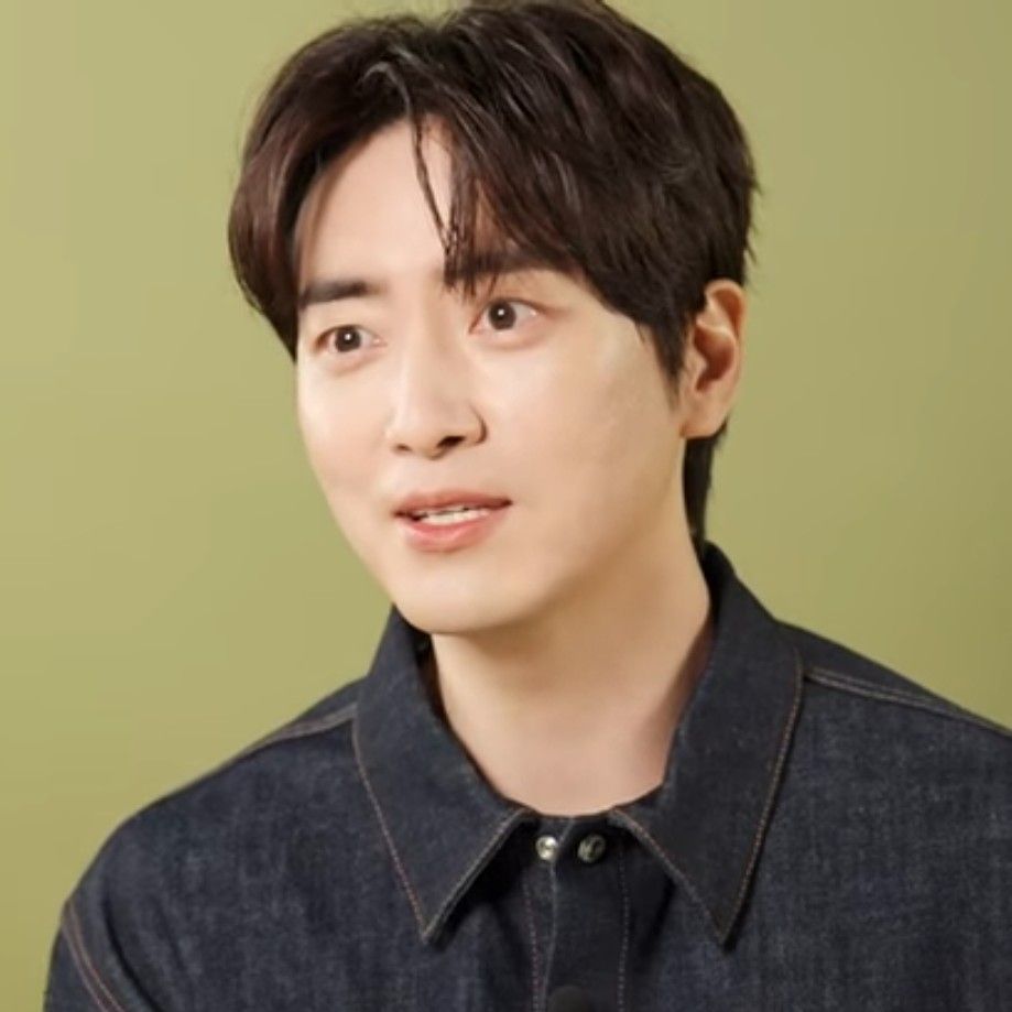 A moment captured by a fan of Lee Joonhyuk