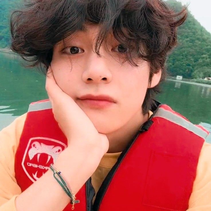 Latest photo of Kim Taehyung (V)