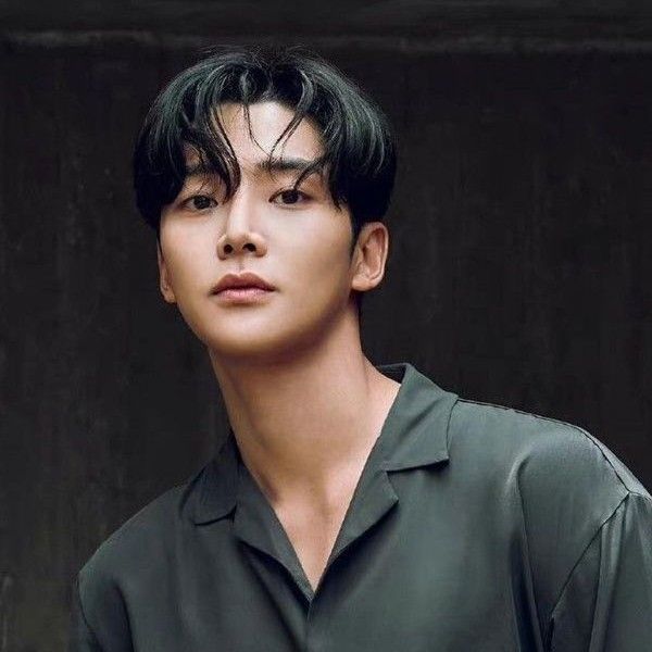 Latest photo of Rowoon