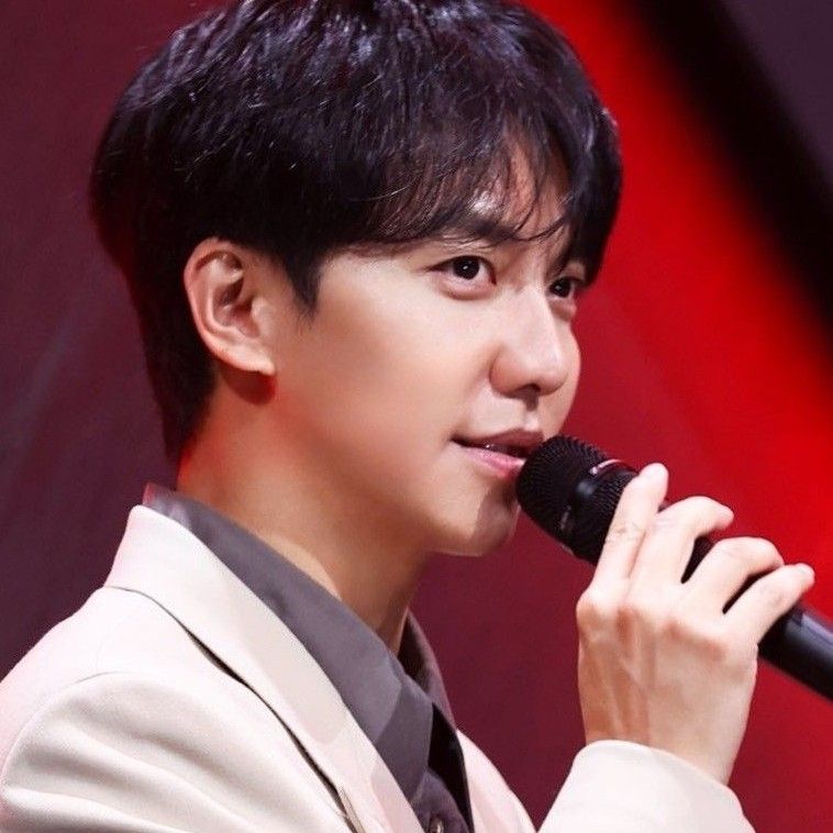 A moment captured by a fan of Lee Seunggi