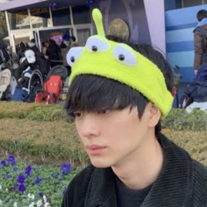 Recent activity shot of Yook Sungjae