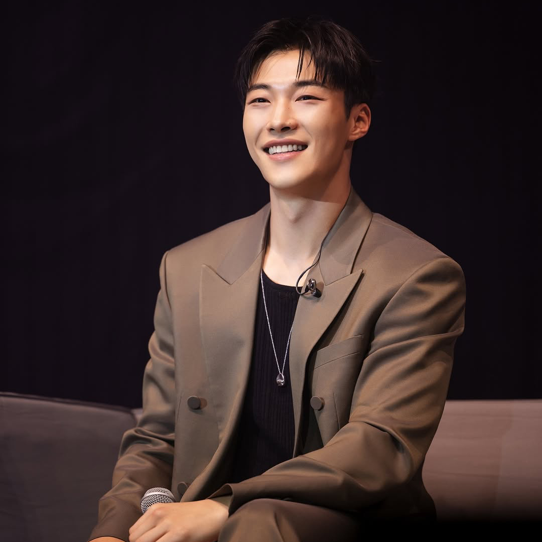 A moment captured by a fan of Woo Dohwan