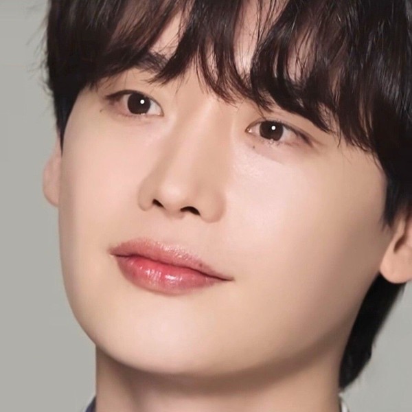 Today’s standout profile photo of Lee Jongsuk on Choeaedol Celeb