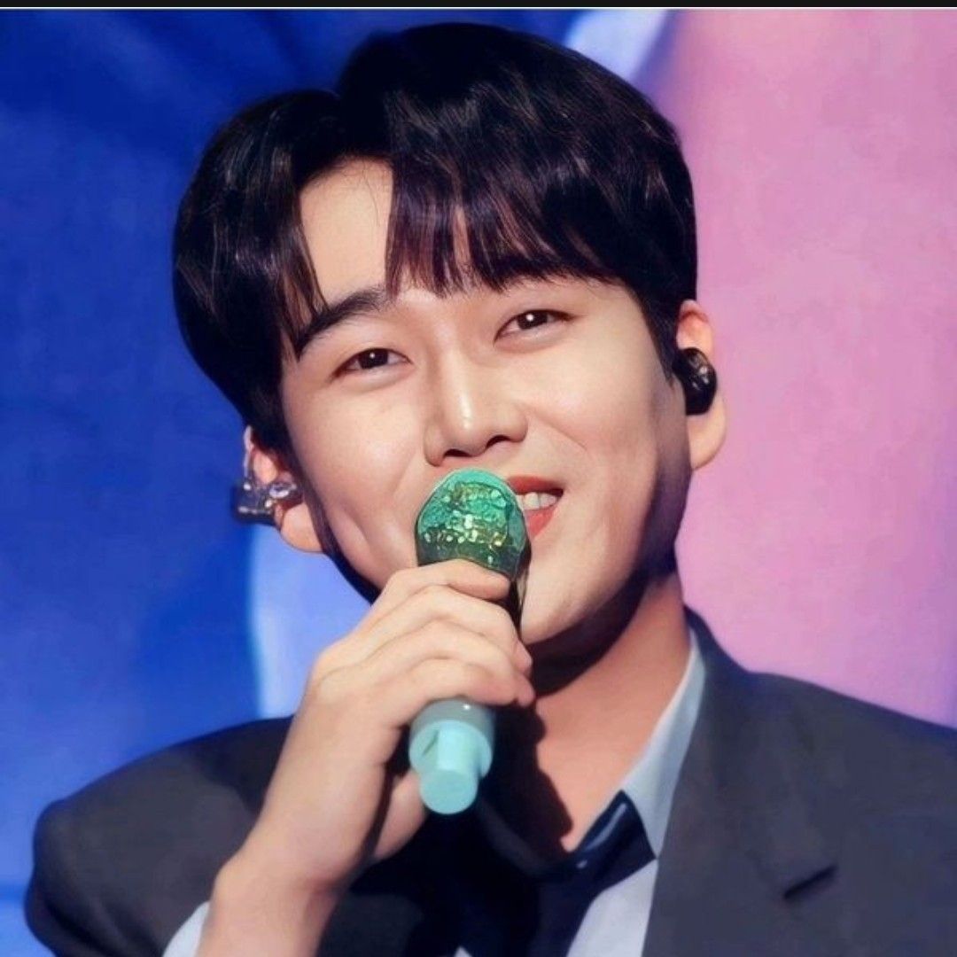 Behind-the-scenes cut of Hwang Youngwoong