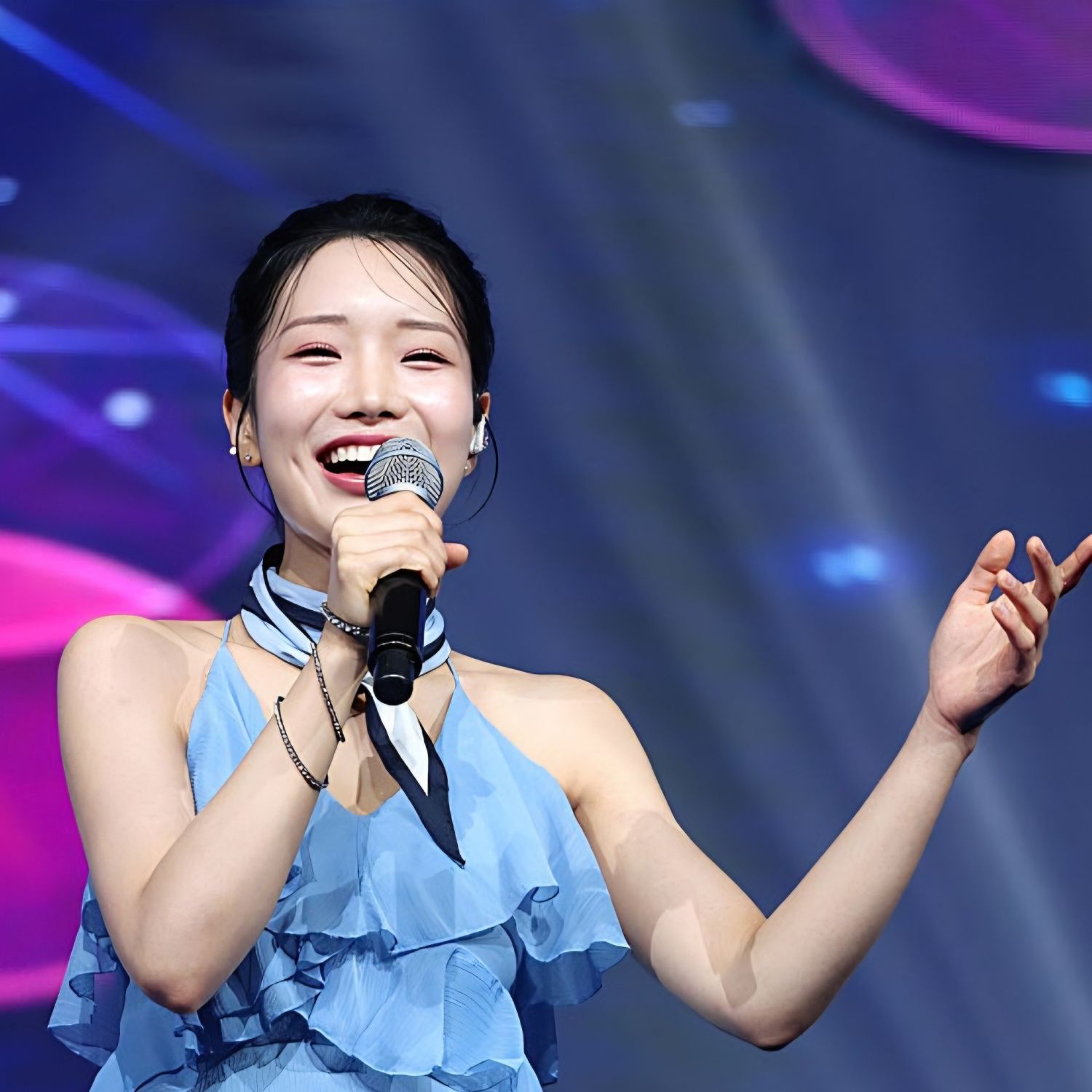 A moment captured by a fan of Kim Soyeon (2004)