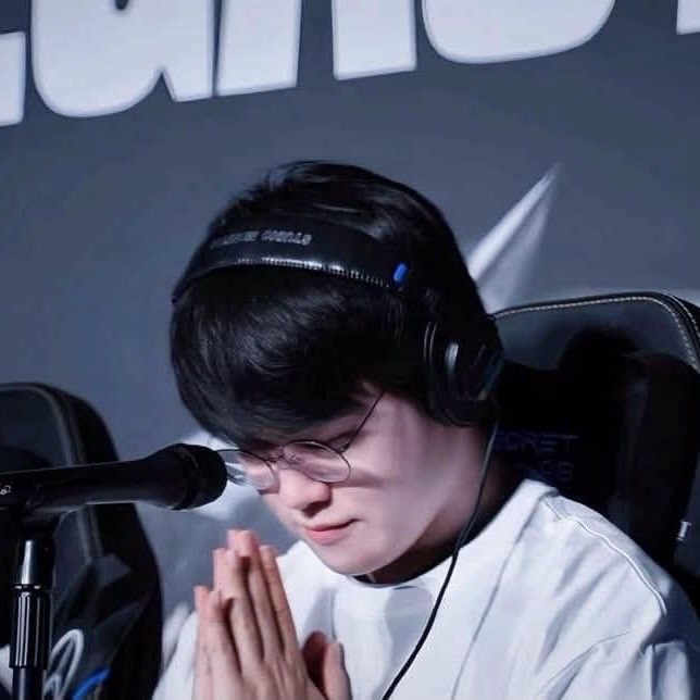 Behind-the-scenes cut of Gumayusi