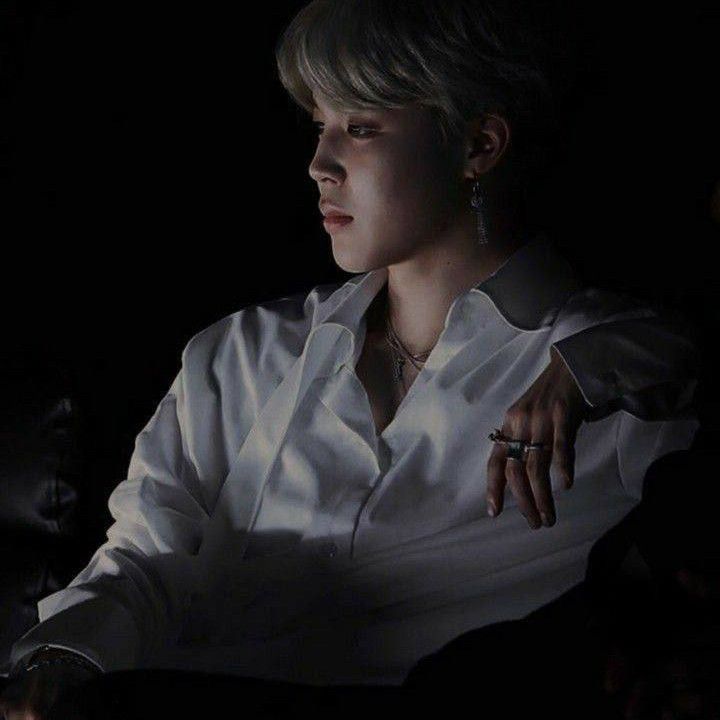 Behind-the-scenes cut of Ha Jimin