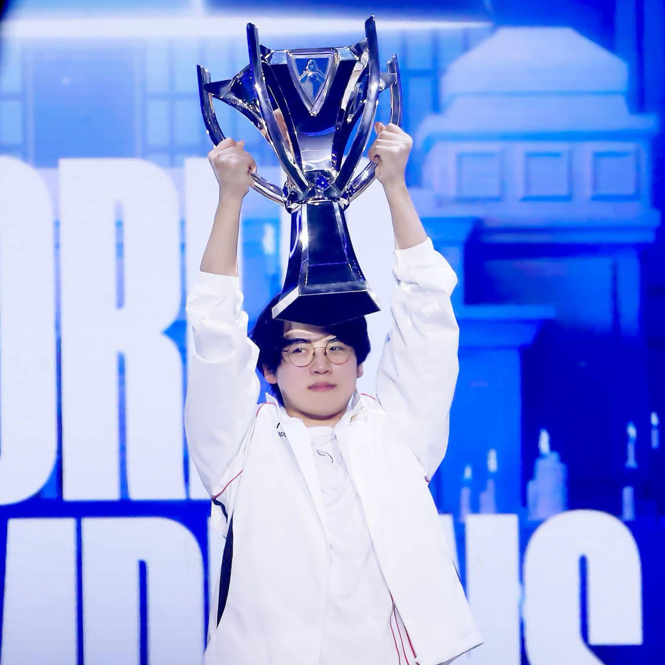 Gumayusi的最新照片