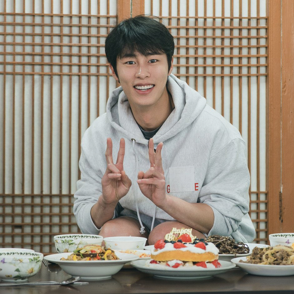 Behind-the-scenes cut of Lee Jaewook