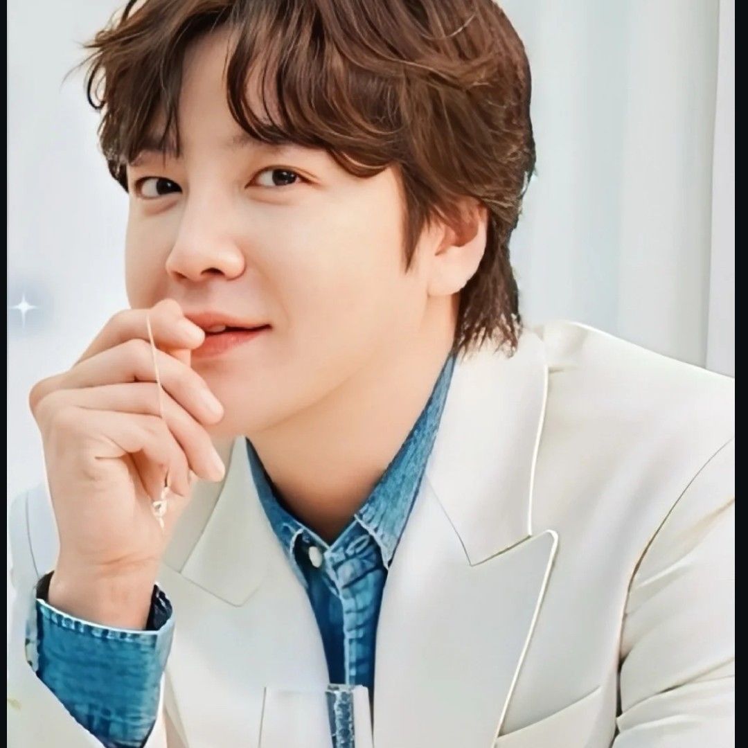 Recent activity shot of Jang Geunsuk