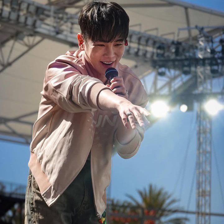 Behind-the-scenes cut of Key