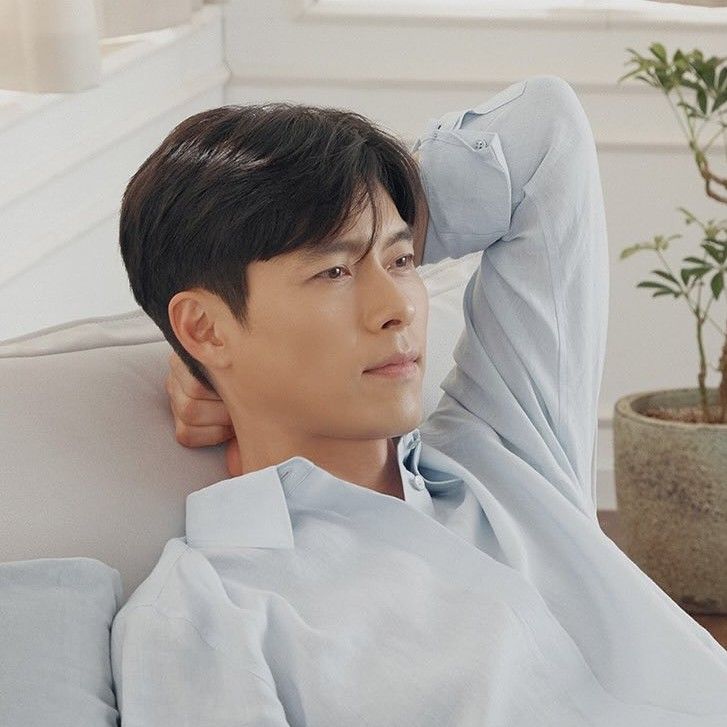 A moment captured by a fan of Hyun Bin