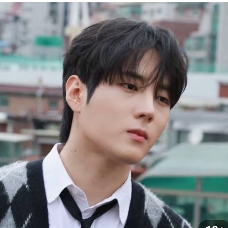 粉絲拍下的金俊賢瞬間