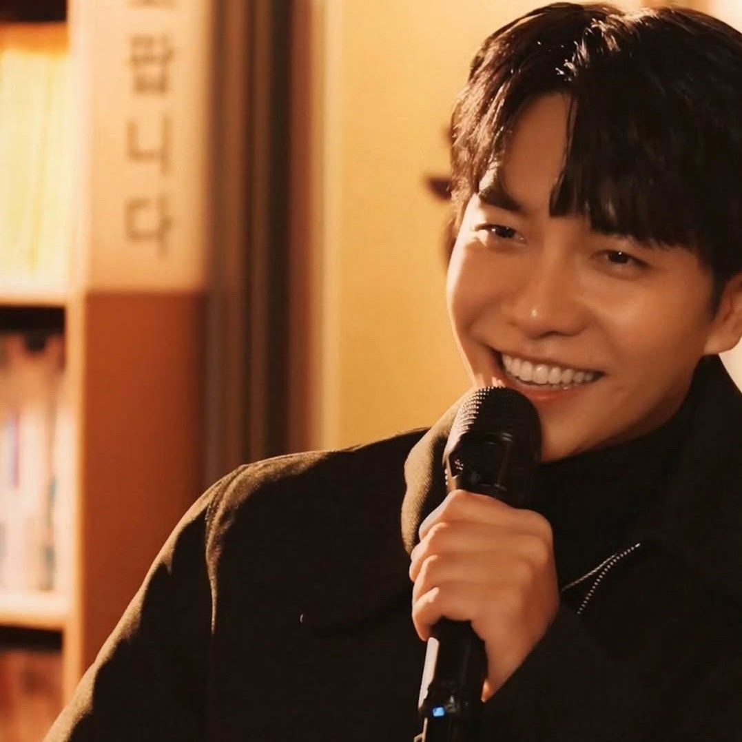 Behind-the-scenes cut of Lee Seunggi