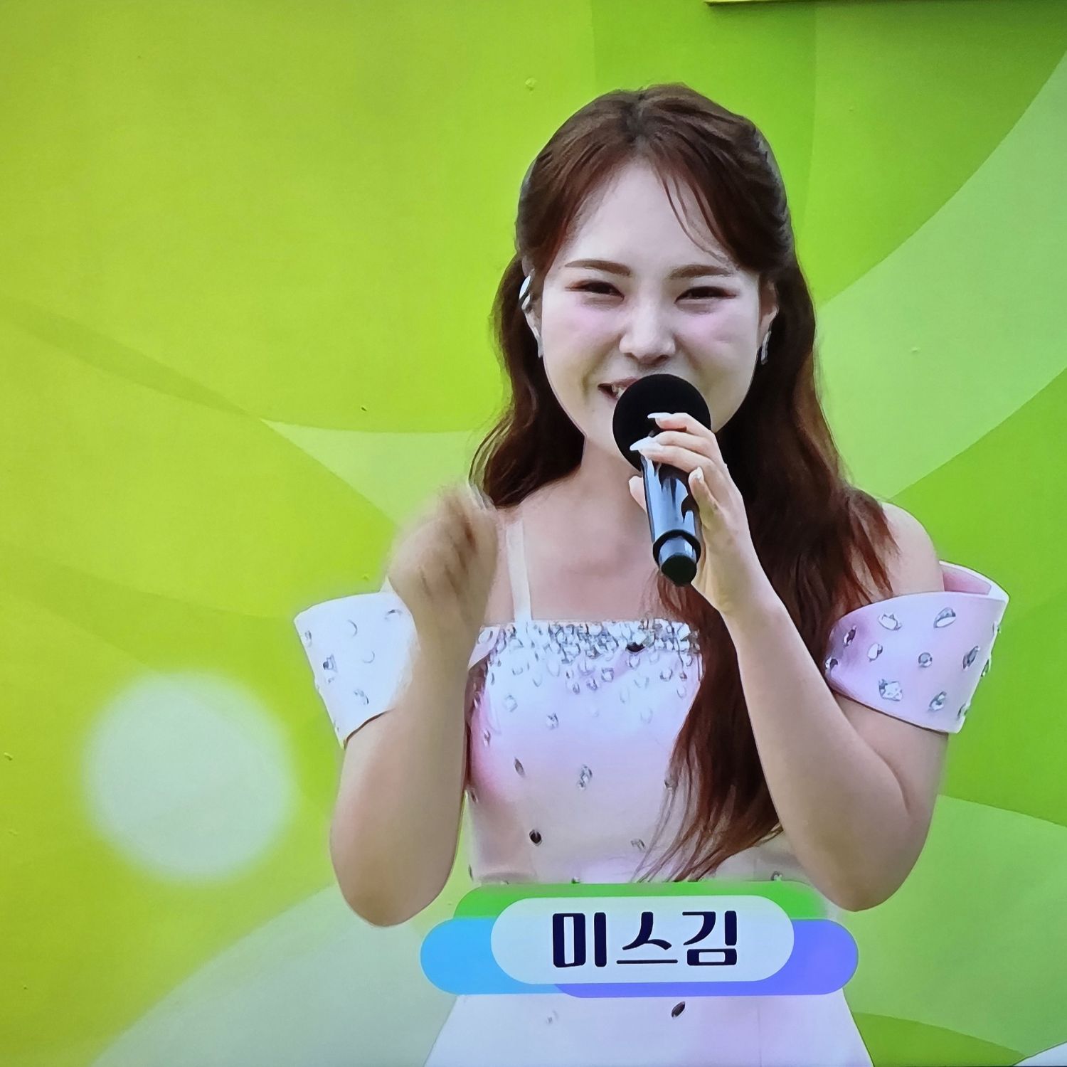 Behind-the-scenes cut of Miss Kim