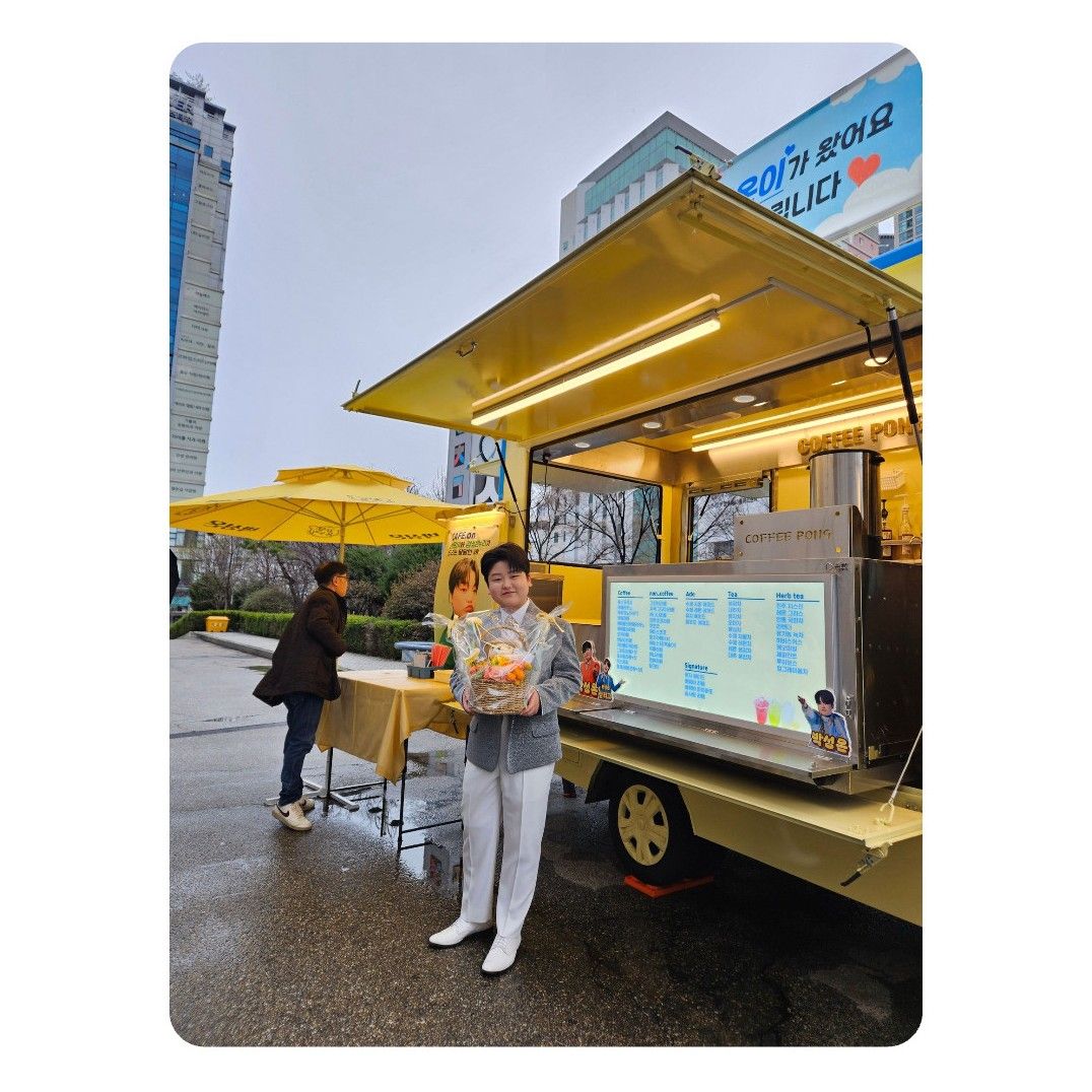 A moment captured by a fan of Park Sungon