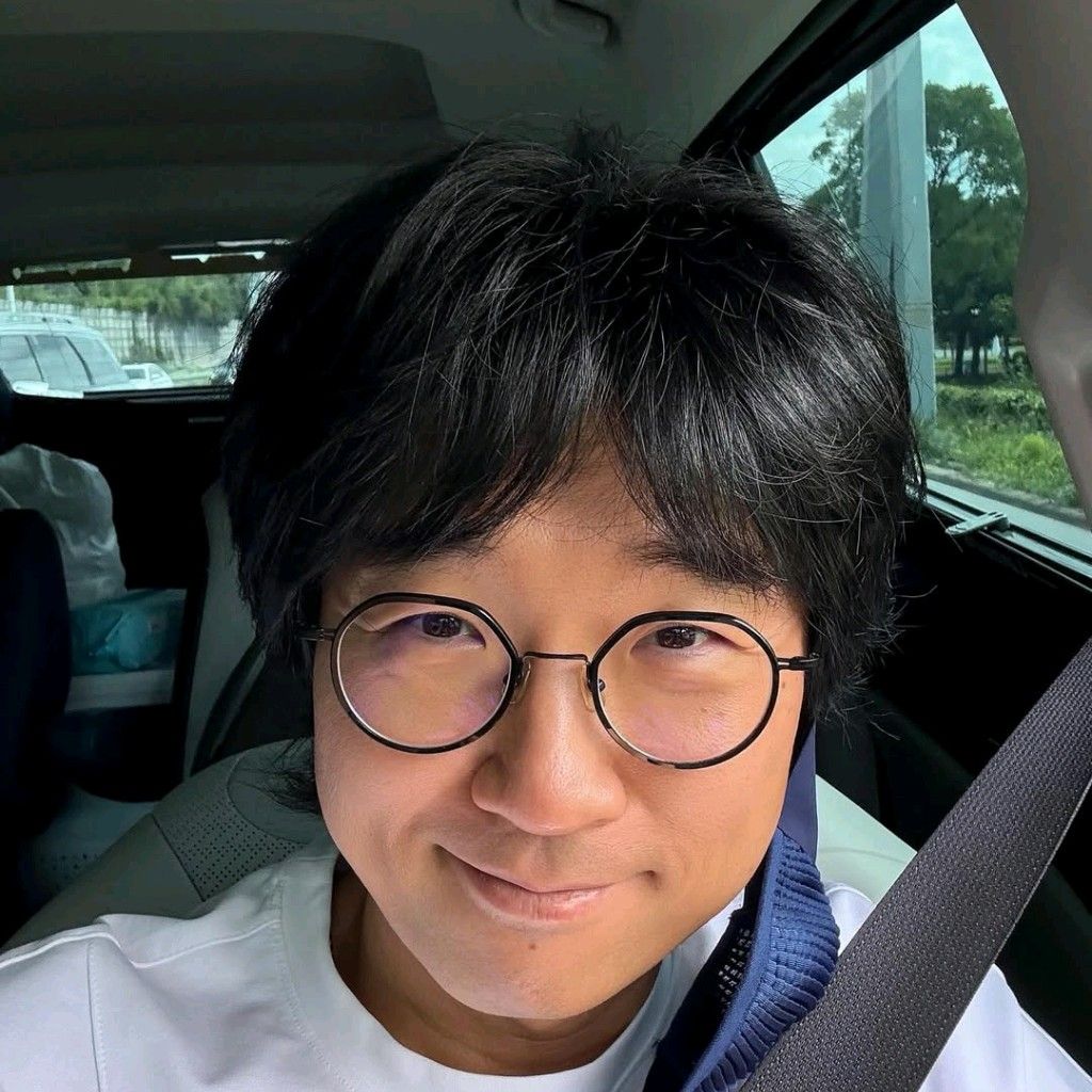 Recent activity shot of Bak Changgeun