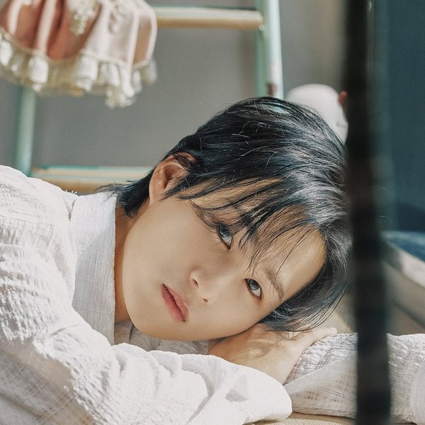 Representative photo of Kim Heejae showing their charm
