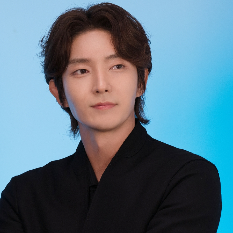 Latest photo of Lee Joongi