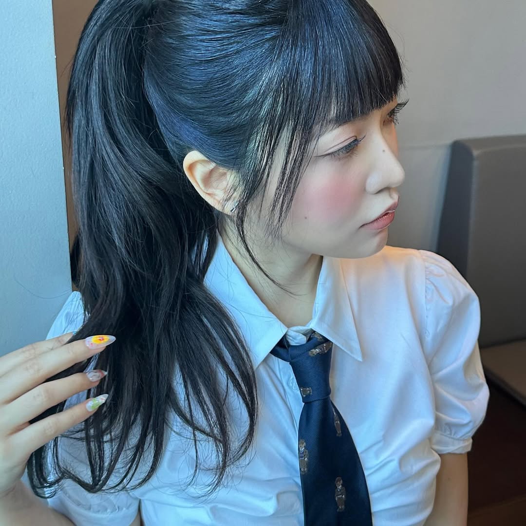 Recent activity shot of Yeri (1999)