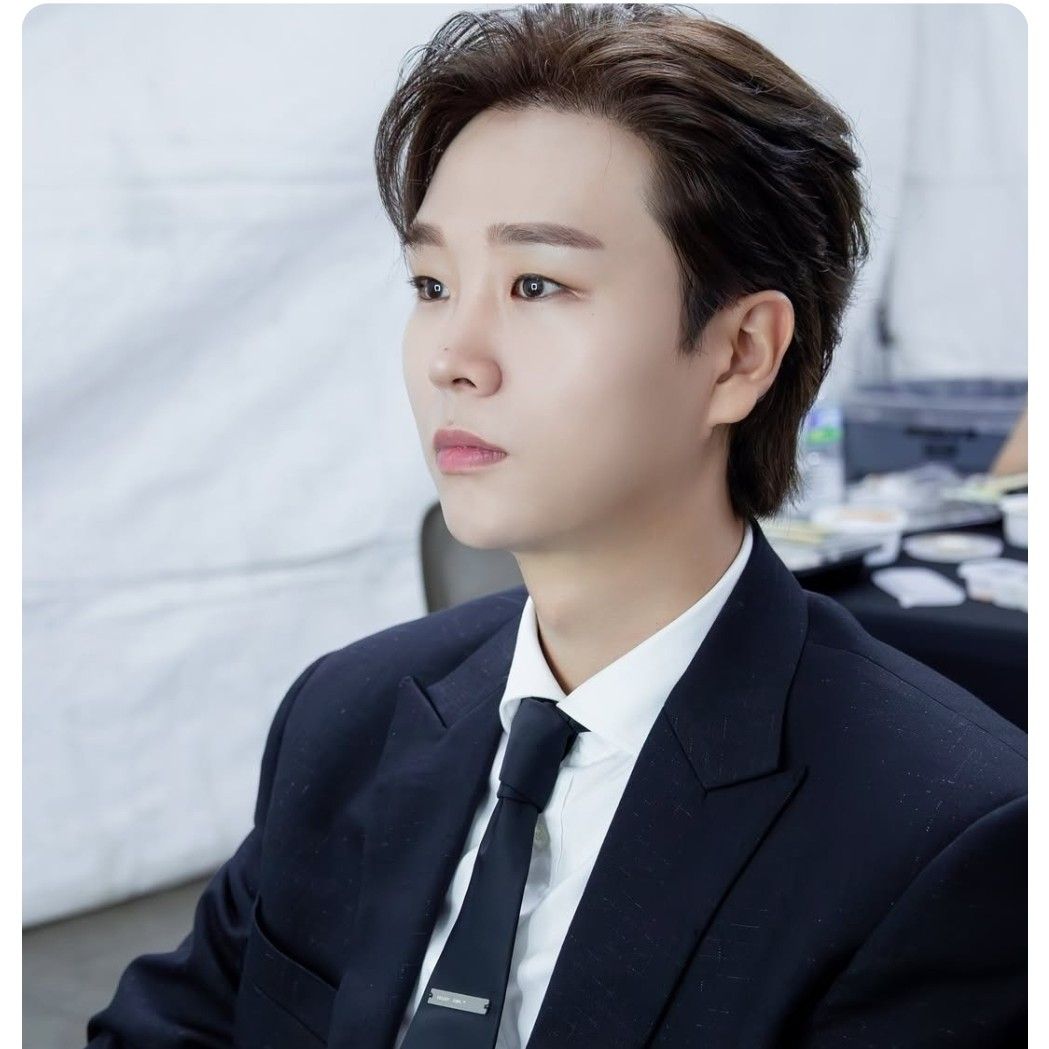 A moment captured by a fan of Song Minjun