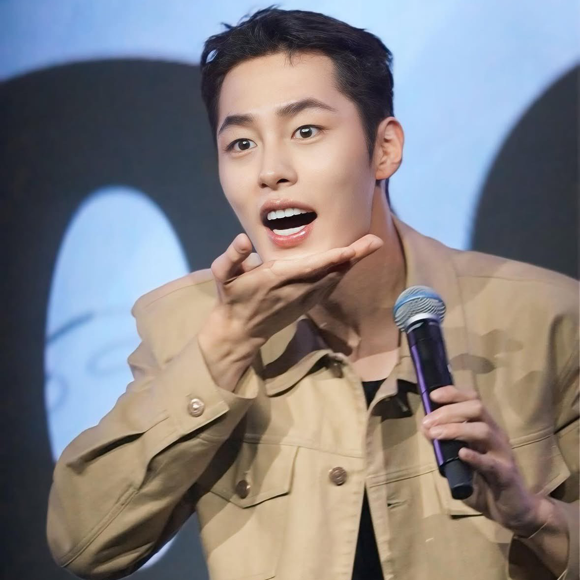 Recent activity shot of Lee Jaewook