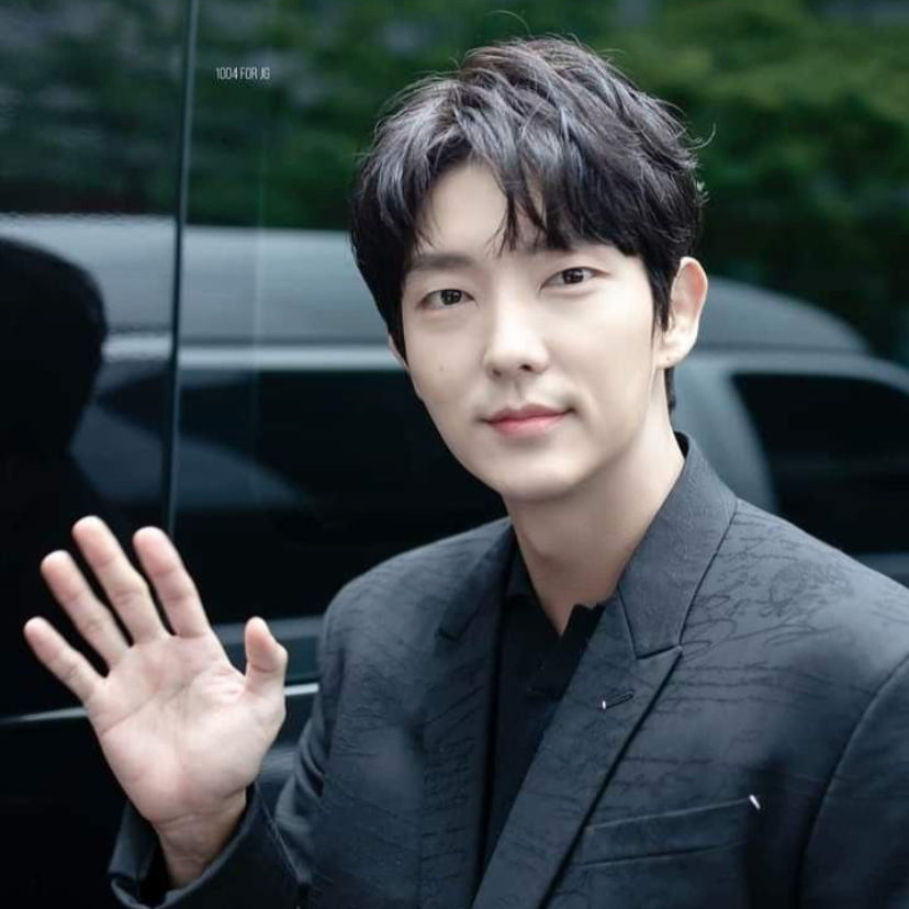 A moment captured by a fan of Lee Joongi