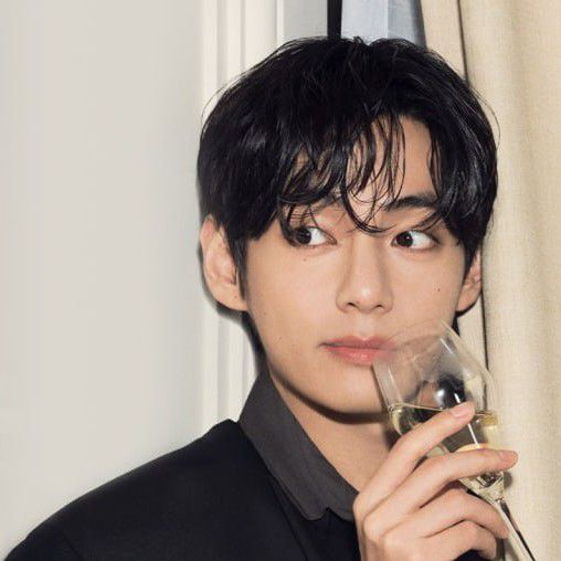 金泰亨 (V)的近期活动照